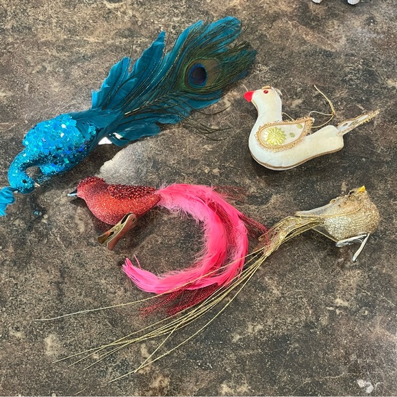 Vintage MCM feathered BIRDS ORNAMENTS Sequined, Feathered Clip On, 4 Estate - Picture 2 of 11